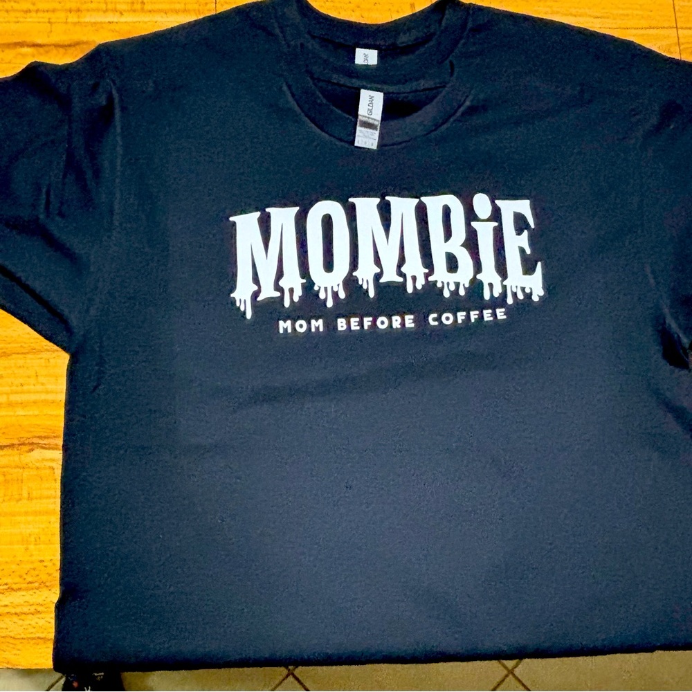 Mombie Halloween graphic t shirt gildan